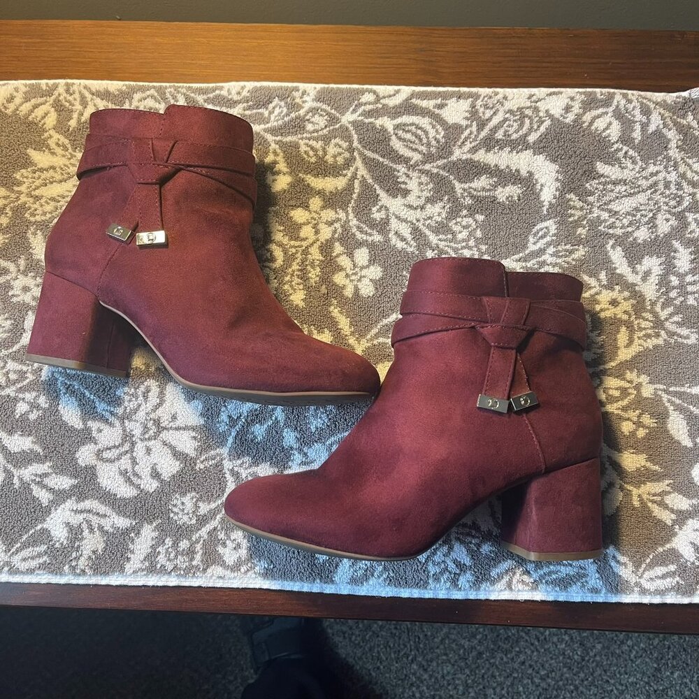 Kelly & Katie Takiso Bootie Women's 8.5 Wide